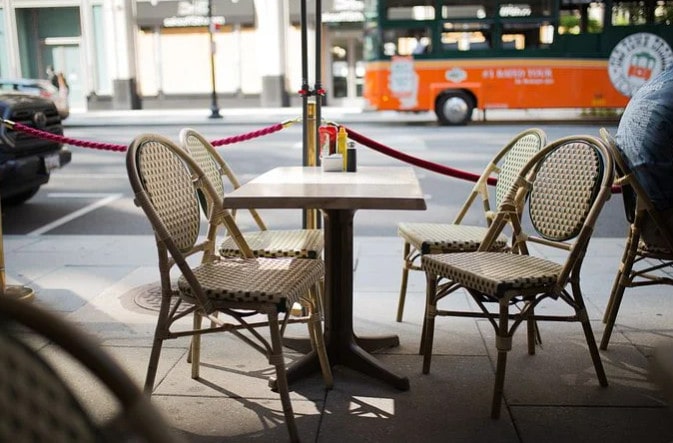 Der Tisch und der Stuhl - стол и стул на немецком языке