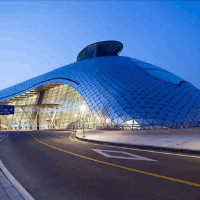 die Abfertigungshalle